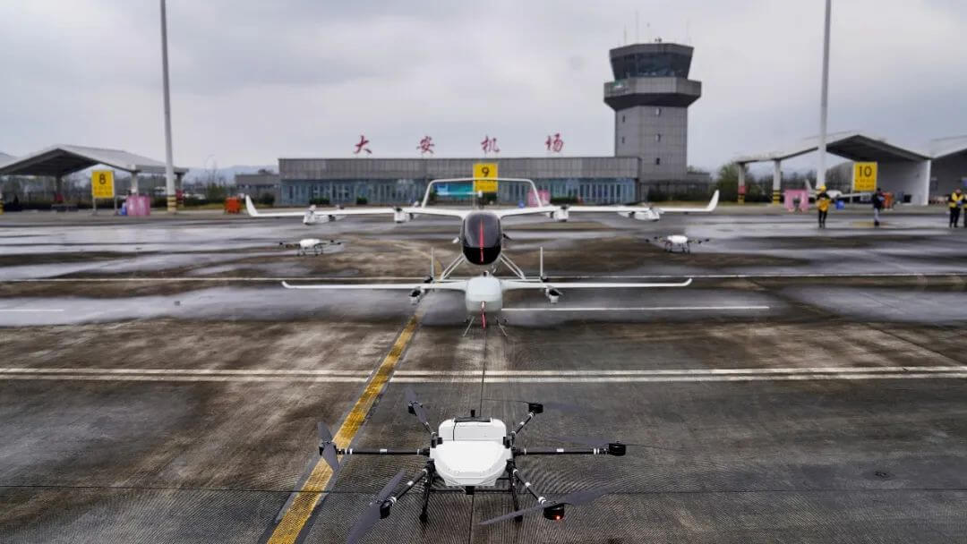 航拍保｜重庆低空经济双突破：百架无人机“压力测试”通关，全球最小工业机“黑刺”量产